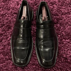 Gucci Men black leather loafer size 11. Nicely worn and well cared for.